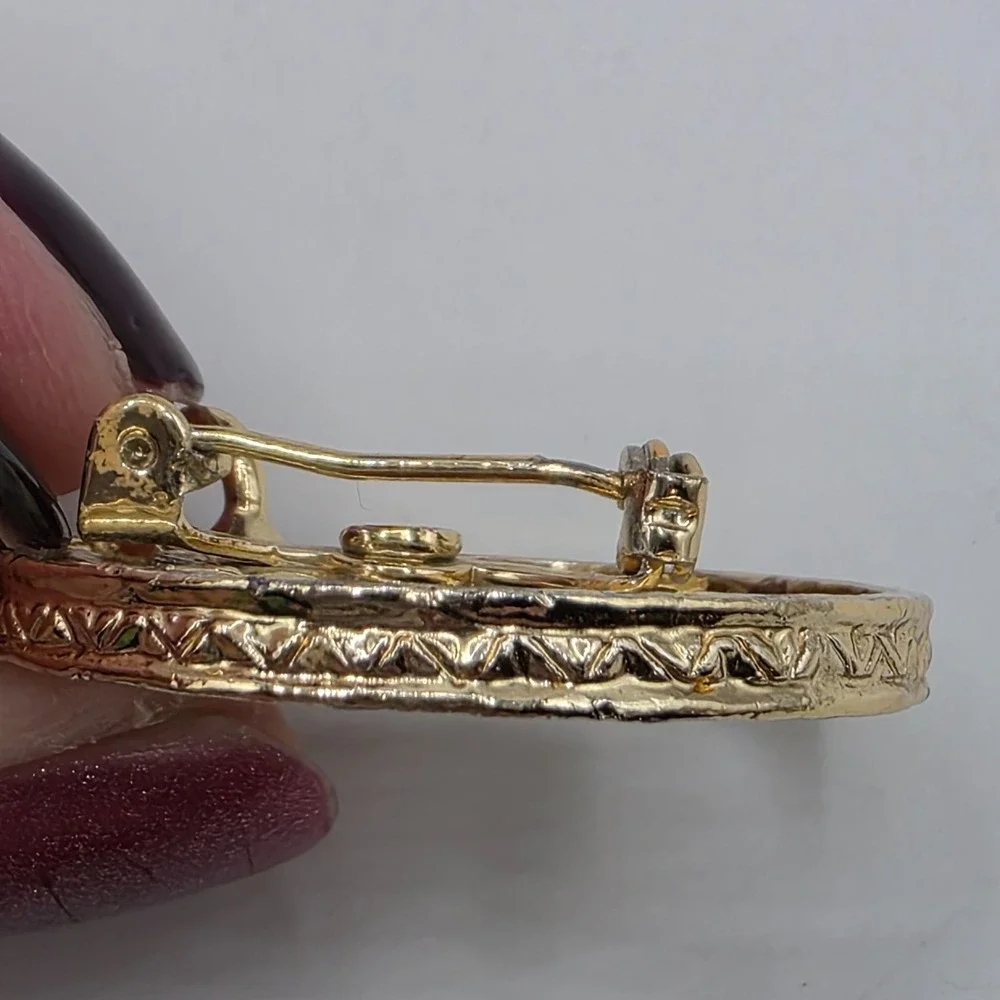 Nefertiti Bust Pendant Brooch Gold Tone‎ Circular Frame Egyptian Queen Jewelry